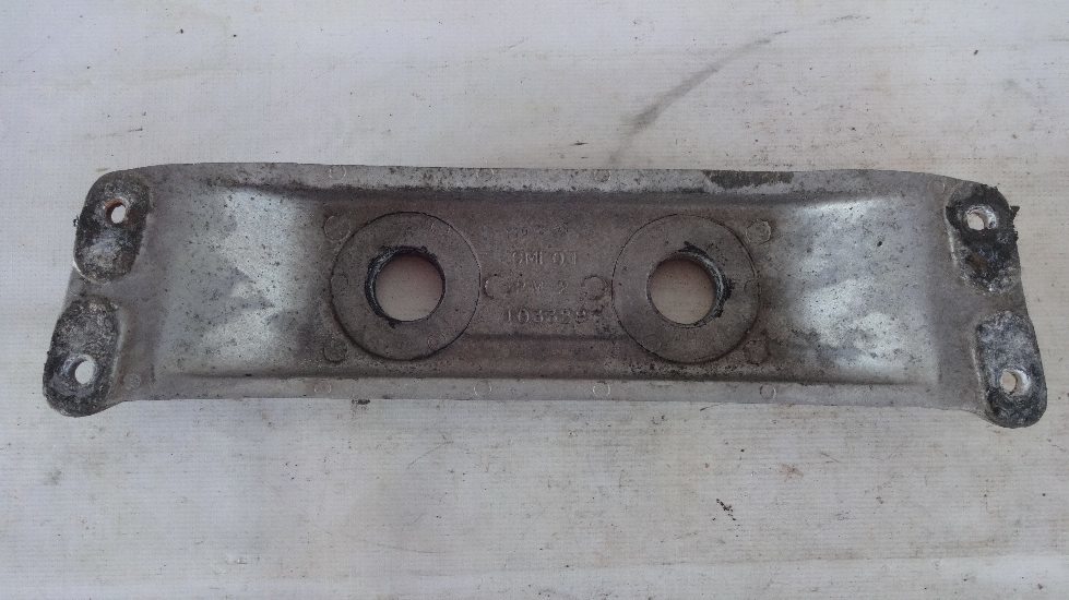 кронштейн радиатора нижний б/у - 1